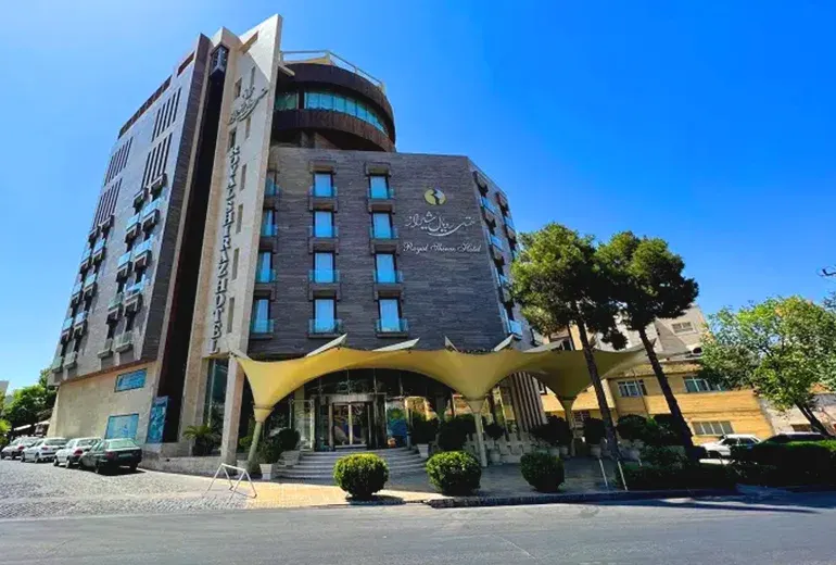 هتل رویال در نزدیکی دروازه قرآن شیراز