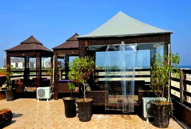 رستوران شاندیز سرسبز در ساحل مرجان کیش