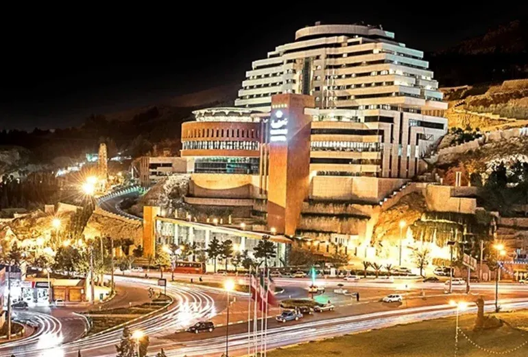 هتل بزرگ شیراز در نزدیکی دروازه قرآن شیراز