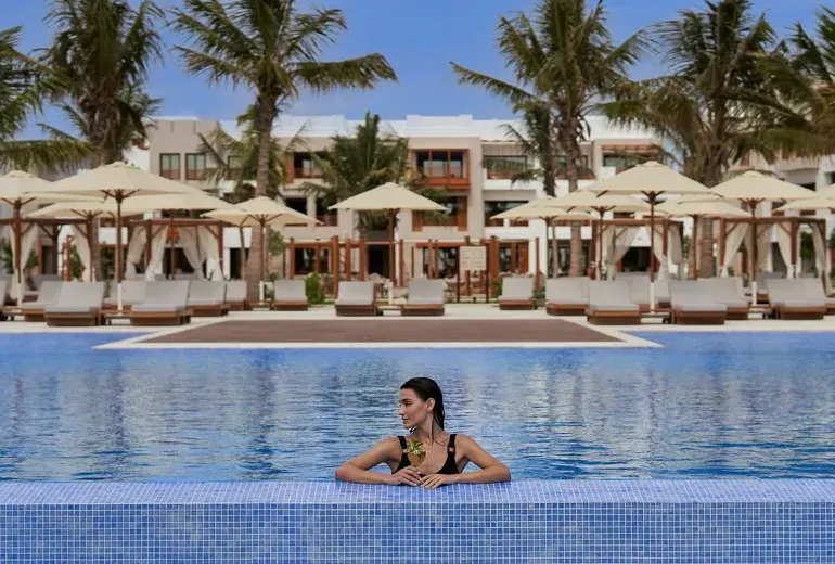 اقامت صلاله عمان در هتل کلاب بای فنار