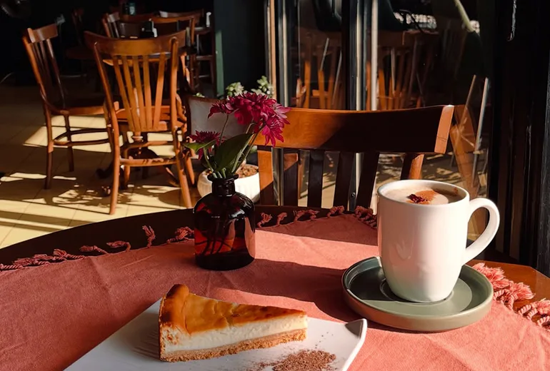 کافه طُره از کافه های تهران