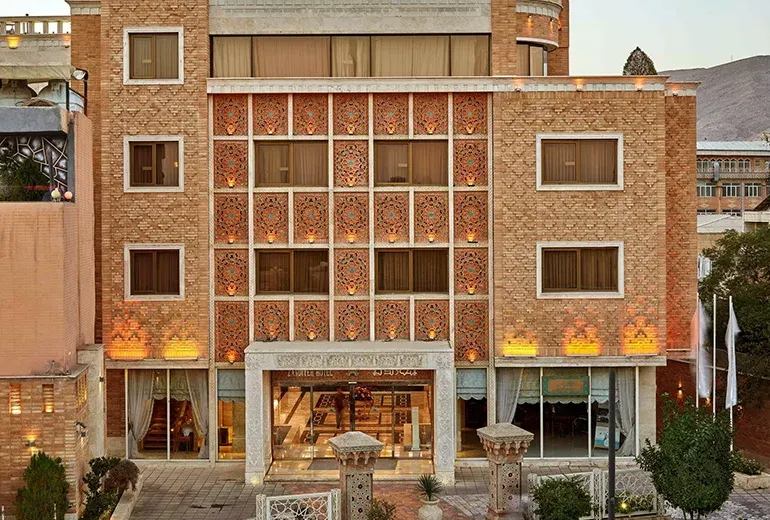 هتل زندیه در نزدیکی دروازه قرآن شیراز