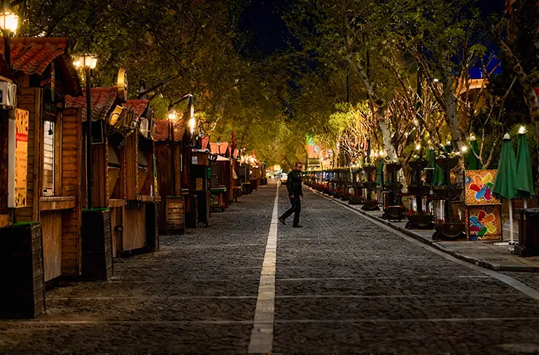 خیابان سی‌تیر از جاهای دیدنی تهران در شب