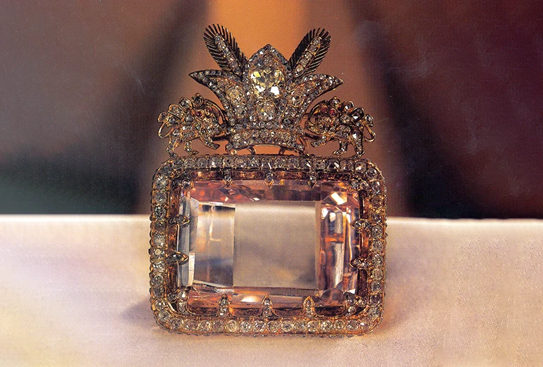 الماس دریای نور در موزه جواهرات ملی ایران