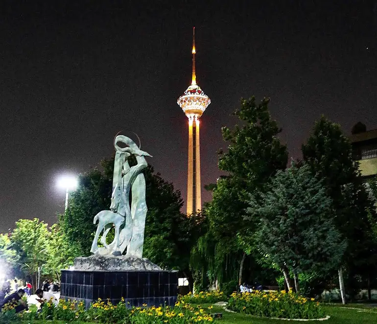 برج میلاد برای شب گردی در تهران