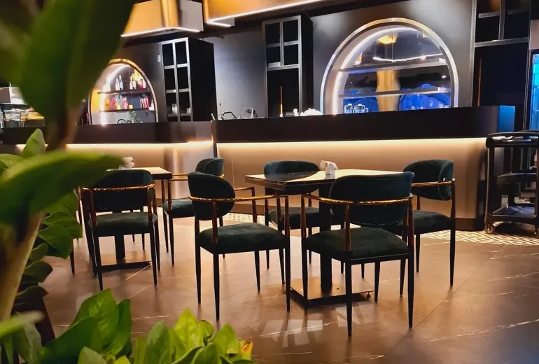 رستوران کوکو لانژ از رستوران‌های اطراف برج ایفل کیش​