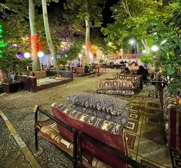 محله فرحزاد از مکان های تفریحی تهران در شب