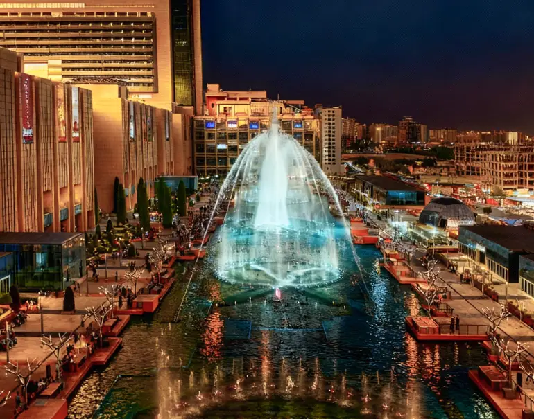 ایران مال از مکان های تفریحی تهران در شب