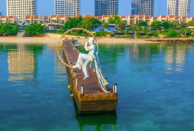 پارک ساحلی مرجان​ از جاهای دیدنی اطراف برج ایفل کیش​