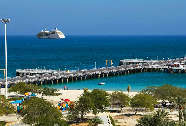 اسکله تفریحی از جاهای دیدنی اطراف برج ایفل کیش​