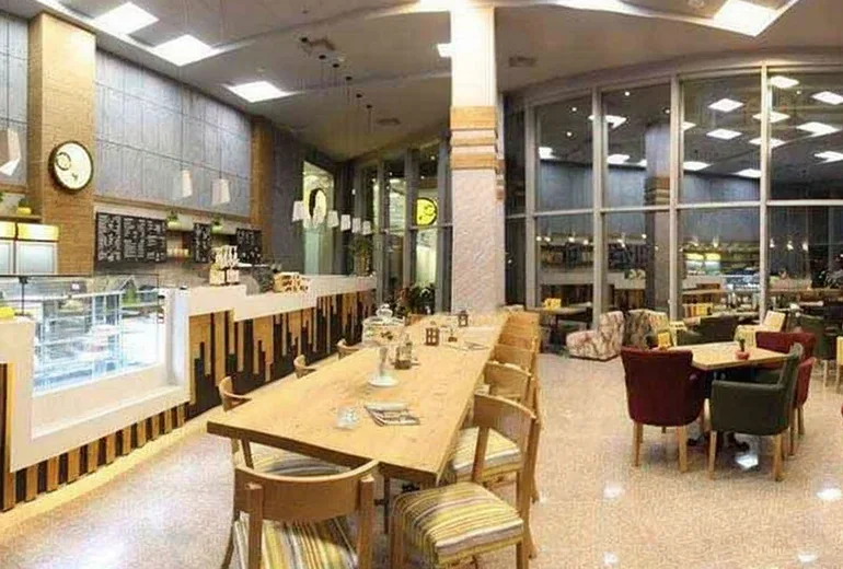 کافه ویونا از رستوران‌های اطراف برج ایفل کیش​