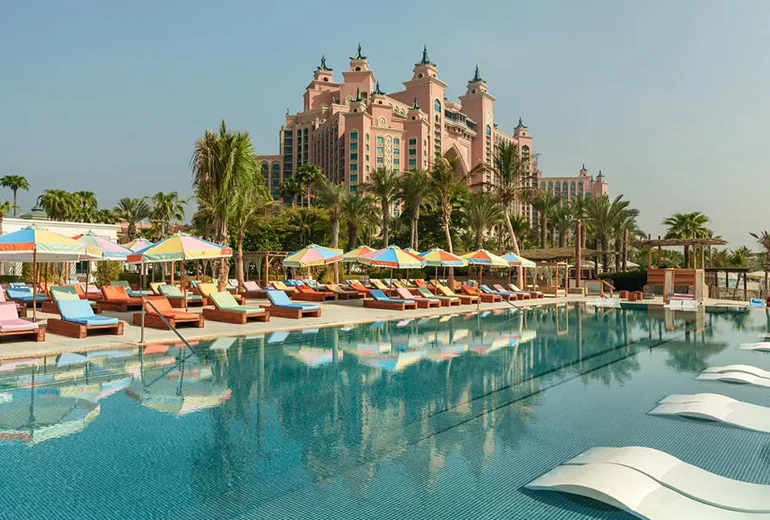 استخر آتلانتیس پالم ​از استخرهای دبی