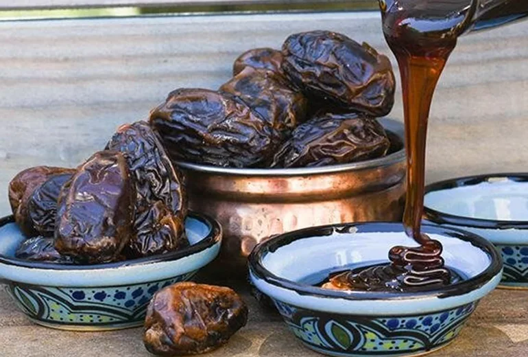شیره خرما​​ یکی از سوغات کیش