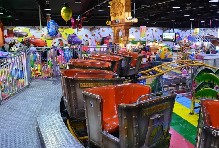 شهربازی دنیای بازی چمران از شهربازی های تهران