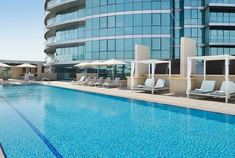 استخر جشنواره بین‌قاره‌ای از استخرهای دبی