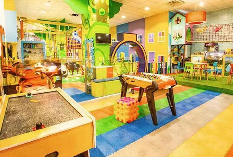 شهربازی کیدز گاردن بام لند تهران