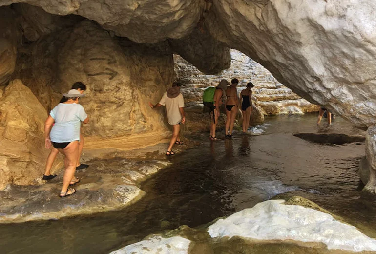 ماجراجویی در غار مقل​ وادی بنی خالد