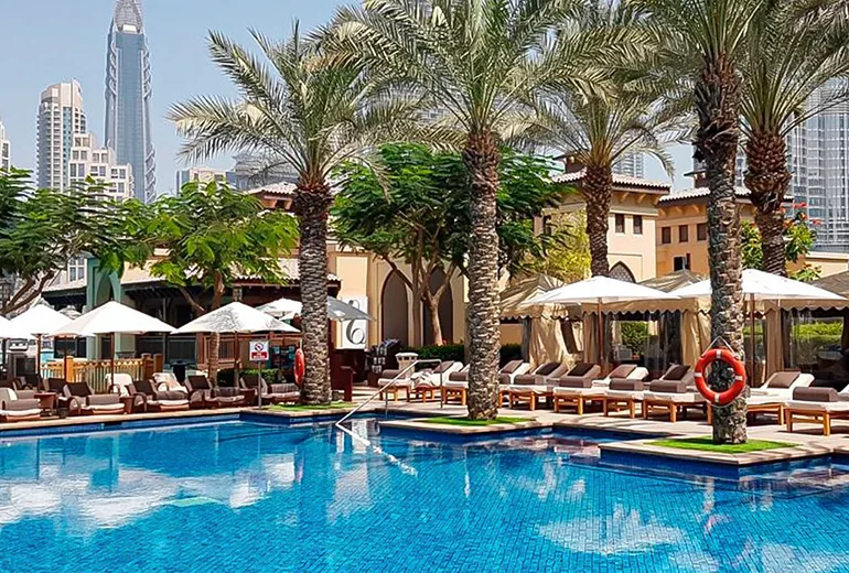 استخر هتل پالاس داون‌تاون از استخرهای دبی
