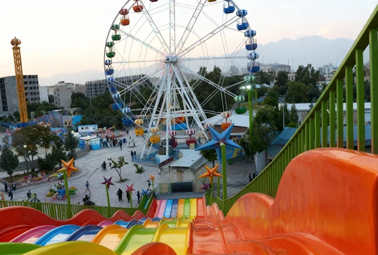 شهربازی رازی از شهربازی های روباز تهران