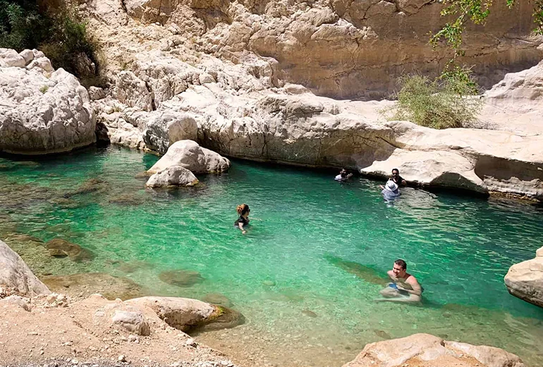 شنا در استخرهای وادی بنی خالد​