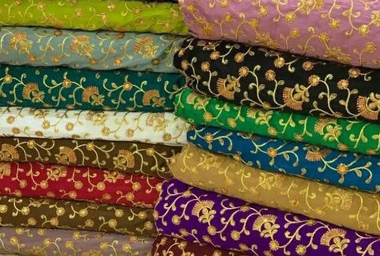 پارچه‌های سنتی جنوب​ یکی از سوغات کیش