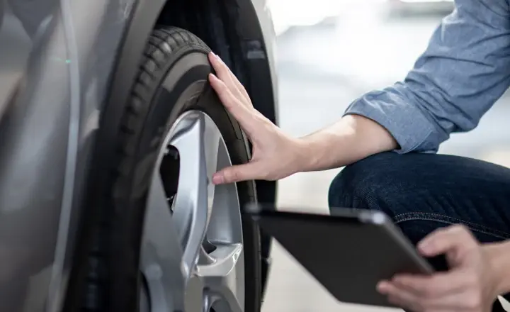 چکاپ ماشین برای مسافرت: چک کردن چرخ های ماشین