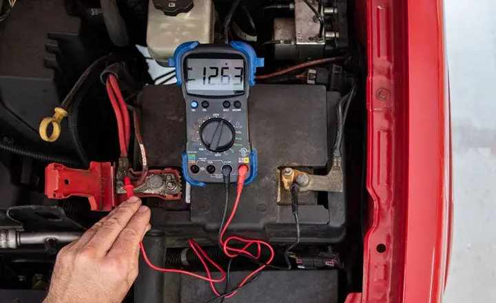 چک کردن باتری ماشین قبل از سفر