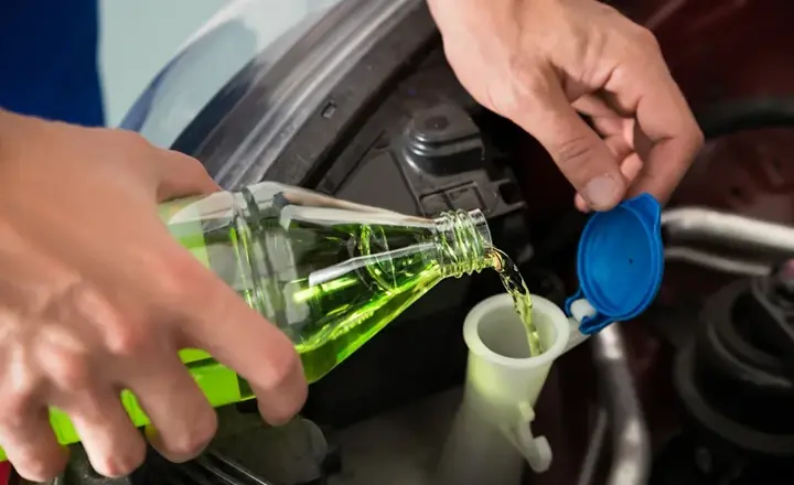 چکاپ ماشین برای مسافرت: چک کردن سطح مایعات و روغن ماشین