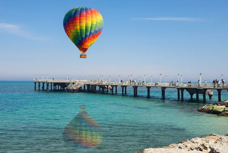 بالن‌سواری اسکله تفریحی کیش
