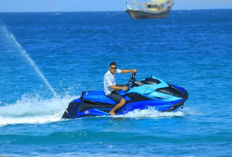 جت اسکی اسکله تفریحی کیش