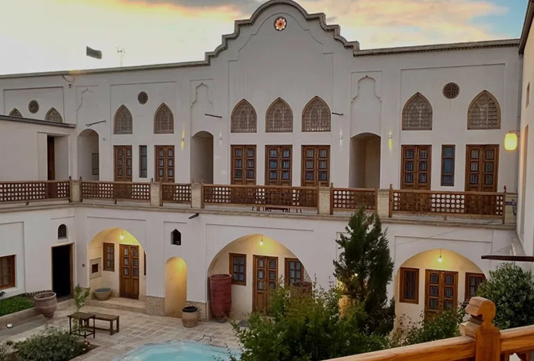 اقامت در خانه‌های سنتی​ در سفر به کاشان​