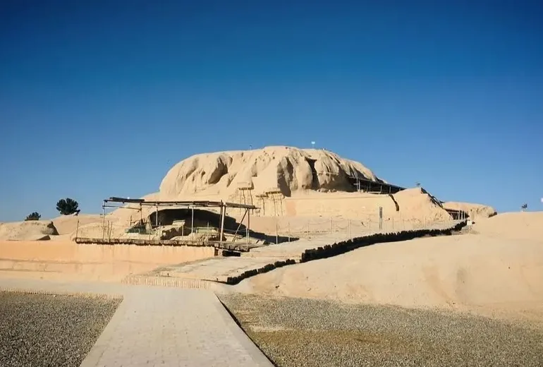 تپه‌های سیلک در سفر به کاشان​