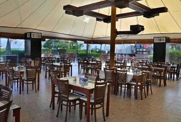 رستوران توتی فروتی نزدیکی اسکله تفریحی کیش