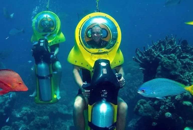 اسکوتر دریایی​ اسکله تفریحی کیش