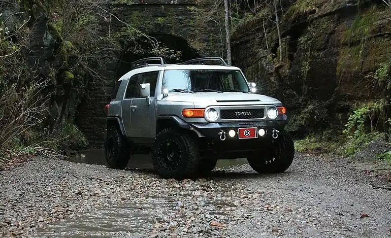 تویوتا FJ کروزر​​ یکی از ماشین های آفرودی در ایران