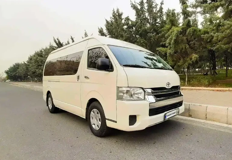 تویوتا هایس​ از بهترین ماشین ها برای مسافرت‌ طولانی