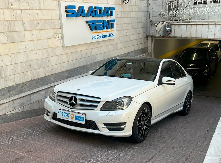 بنز C-Class یکی از بهترین ماشین های سانروف دار