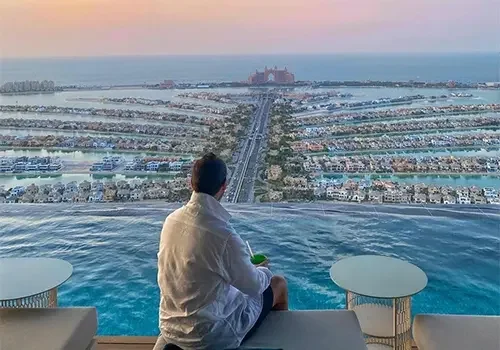 استخر آئورا جاهای دیدنی دبی