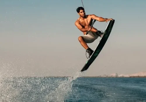 اسکی روی آب از تفریحات آبی کیش
