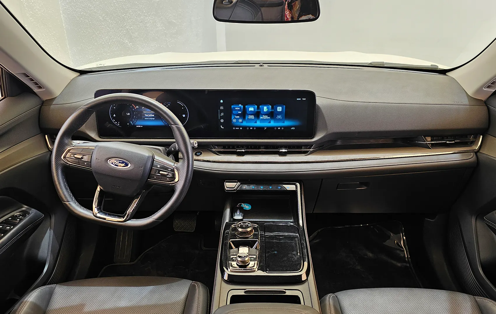 اجاره فورد تریتوری در دبی | قیمت کرایه روزانه و ساعتی ...