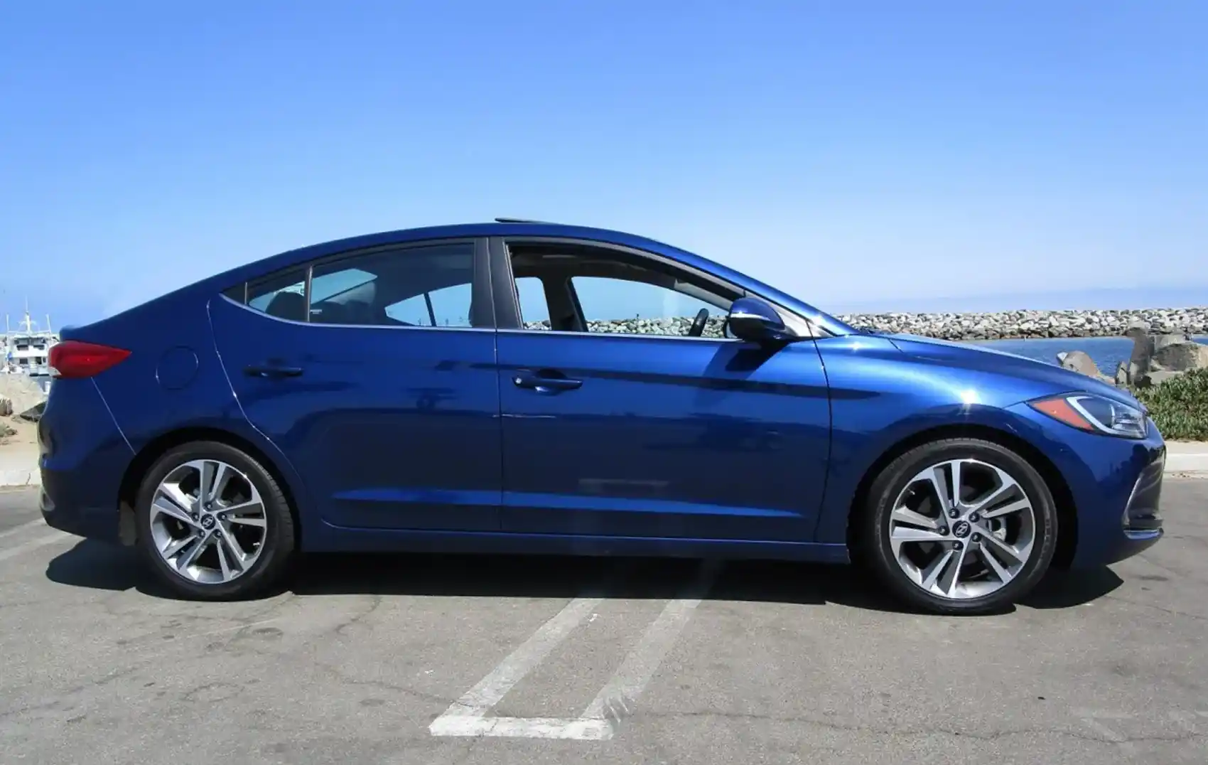 Hyundai Elantra SEL rental in Tehran, Iran ...