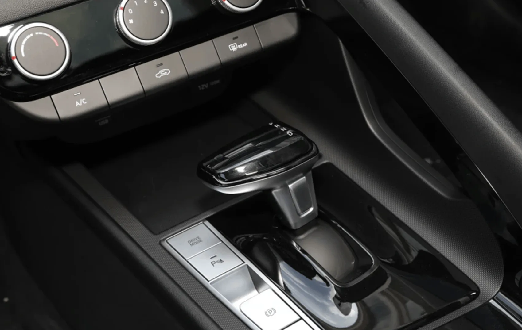 Rent Hyundai Elantra in Kish | Rental Prices for Elantra ...