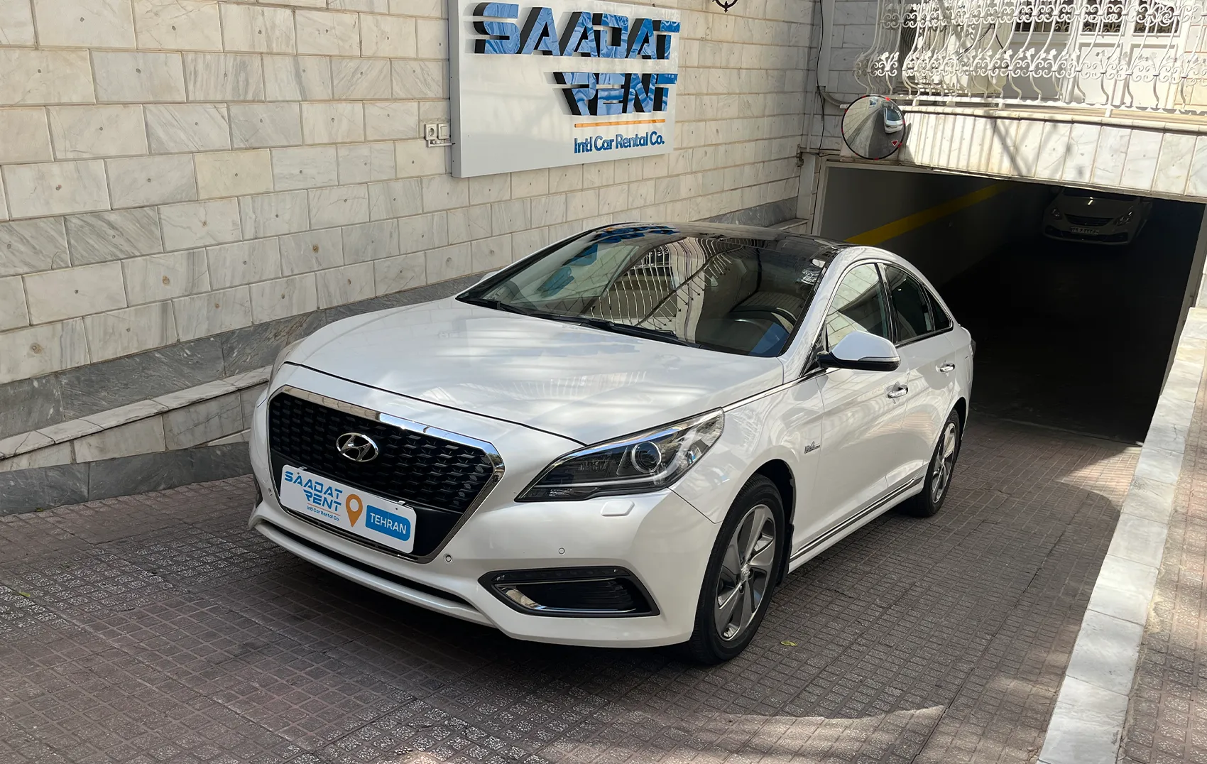 استئجار هيونداي سوناتا IF في طهران، إيران ...