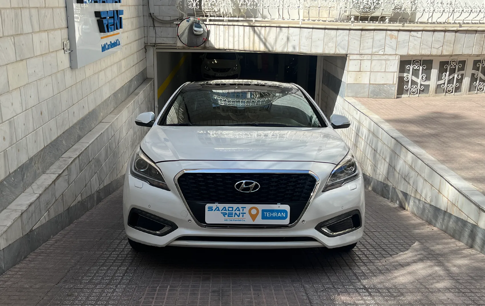 استئجار هيونداي سوناتا IF في طهران، إيران ...