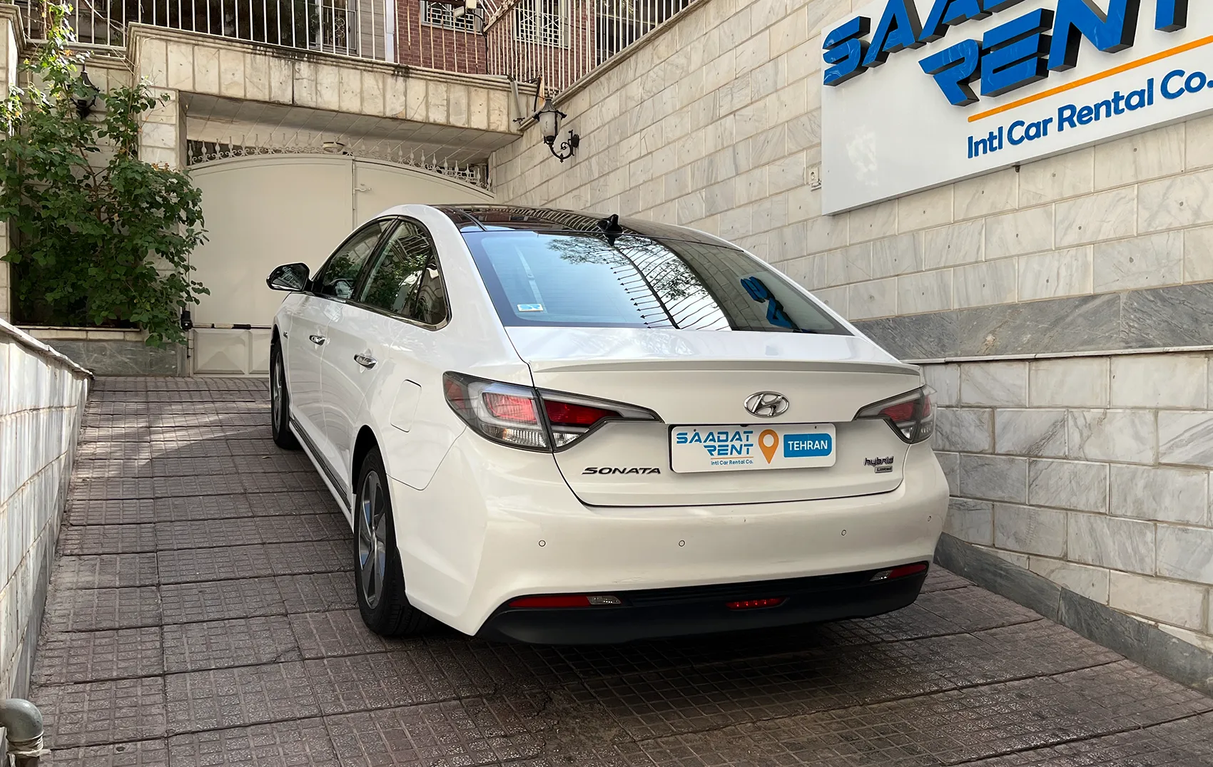 استئجار هيونداي سوناتا IF في طهران، إيران ...