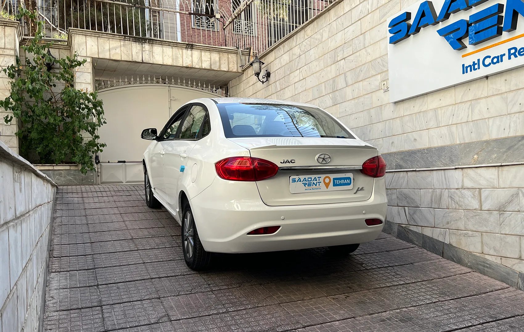 اجاره جک j۴ در تهران با شرایط آسان و بدون راننده ...