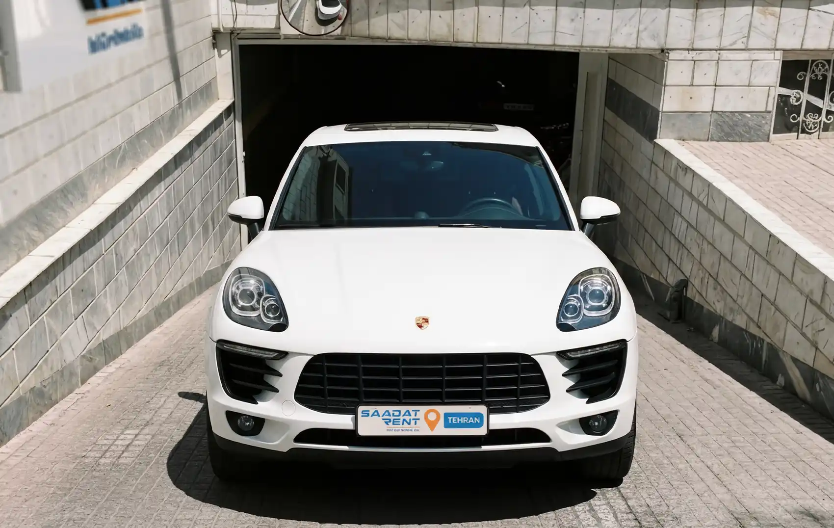 Аренда Porsche Macan в Тегеране | Цена аренды Porsche Macan ...