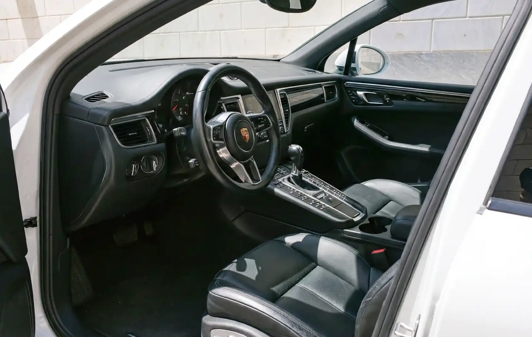 Аренда Porsche Macan в Тегеране | Цена аренды Porsche Macan ...