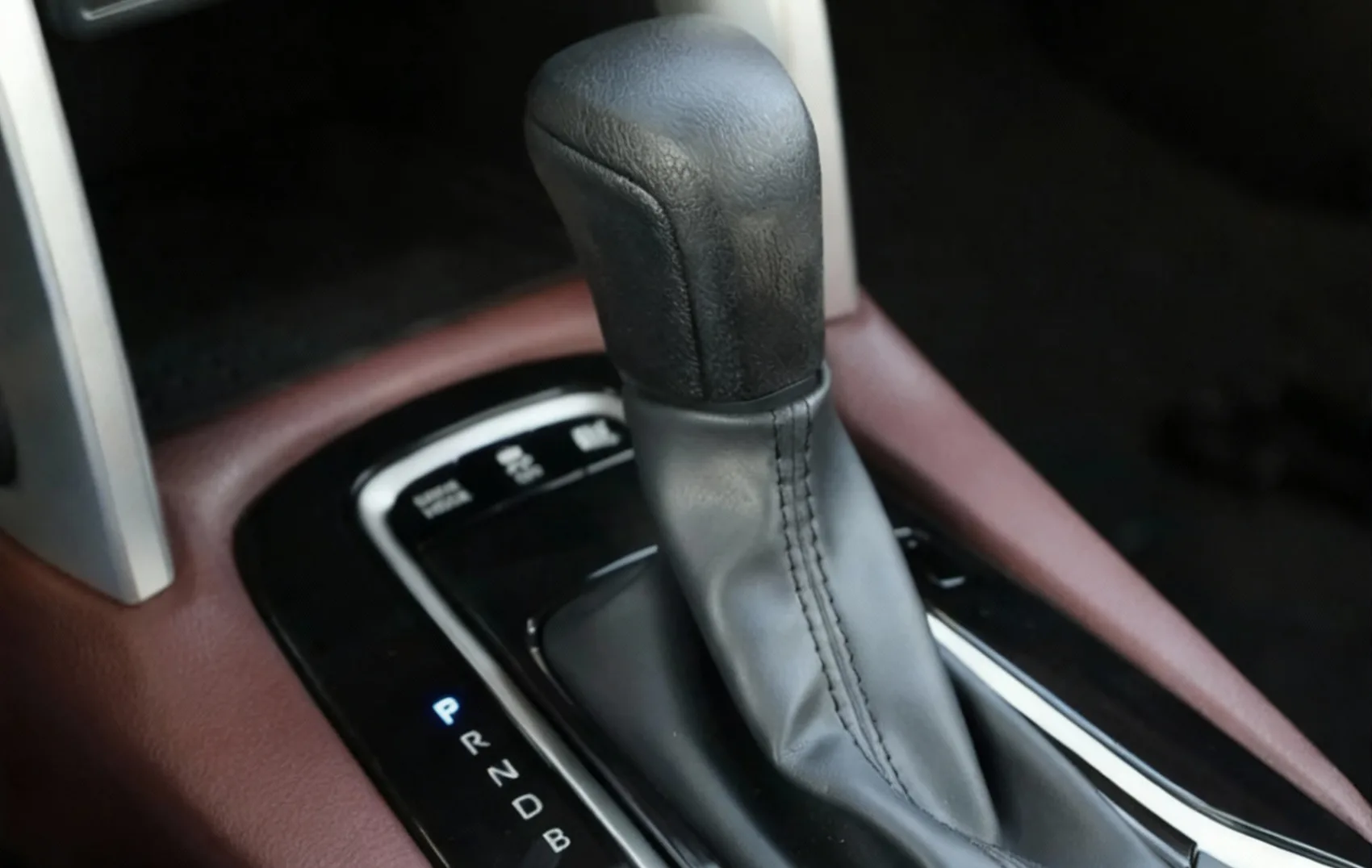 اجاره تویوتا کراس در کیش | کرایه تویوتا کراس ۲۰۲۵-۲۰۲۴ کیش ...