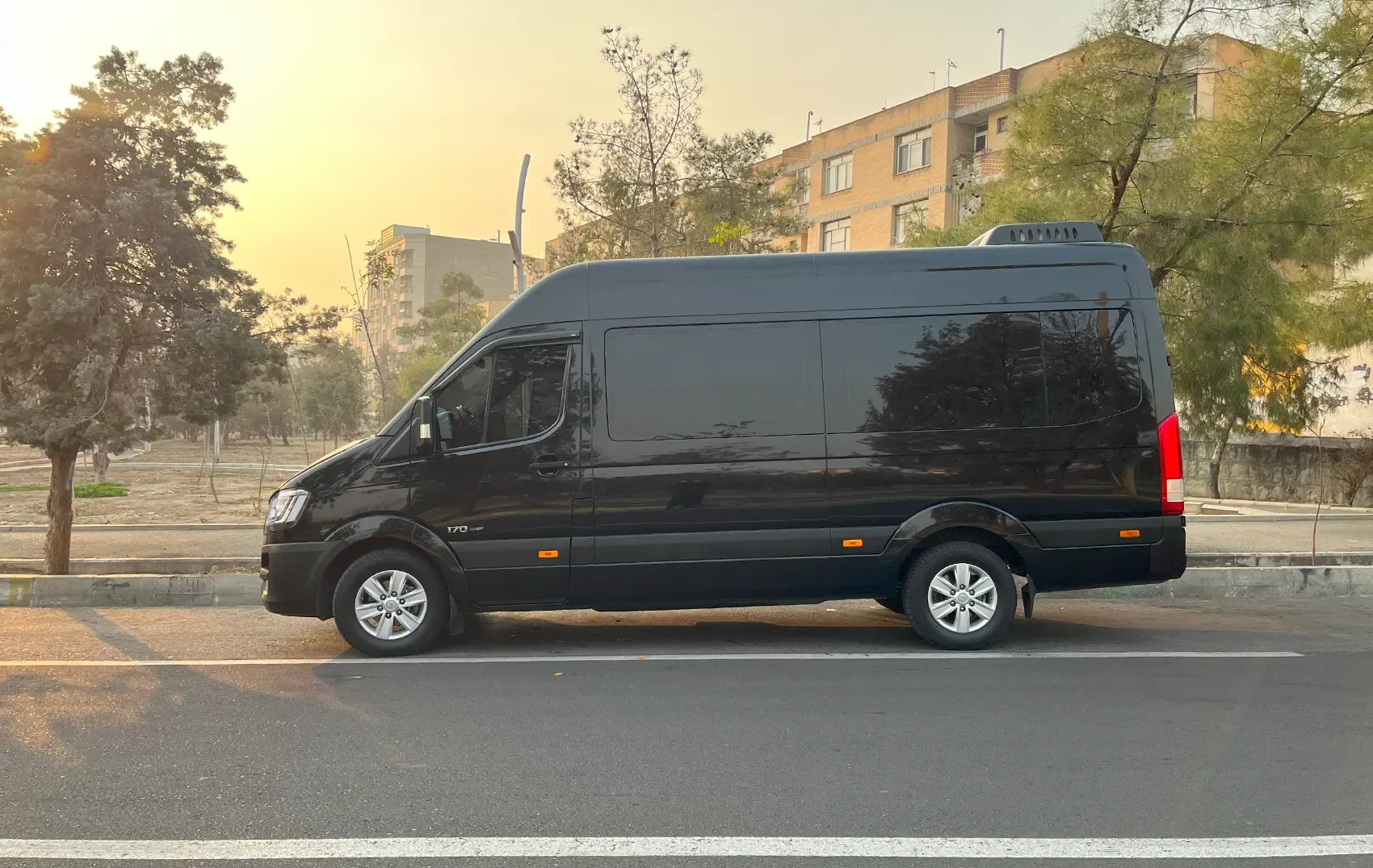 Hyundai H350 rental in Iran | the cheapest price ...